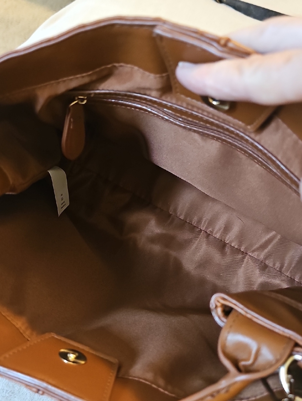 Time & Tru Handbag - Picture 7 of 9